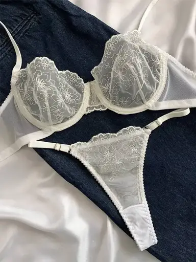 ست شورت و سوتین زنانه گلدوزی شده رنگ شیری امیرا کد 736