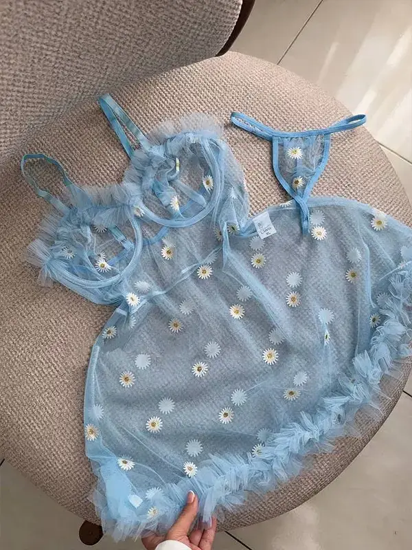 ست لباس خواب بابونه‌ای فنردار زنانه همراه شورت لامبادا