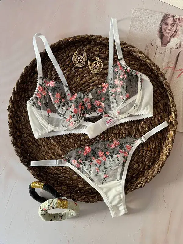 ست شورت و سوتین عروس گلدوزی شده هانیس کد h37