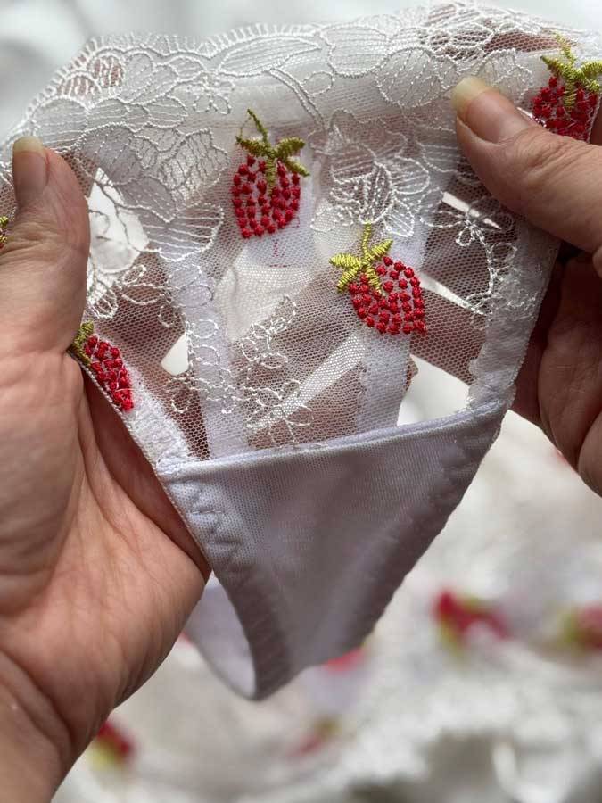 ست لباس زیر زنانه توری گلدوزی طرح توت فرنگی هانیس کد h18