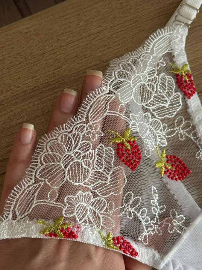 ست لباس زیر زنانه توری گلدوزی طرح توت فرنگی هانیس کد h18