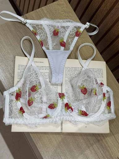 ست لباس زیر زنانه طرح توت فرنگی هانیس Hanis کد h18