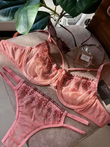 ست شورت و سوتین توری هارنس‌دار گلدوزی شده گلبهی مکسوریا کد 057