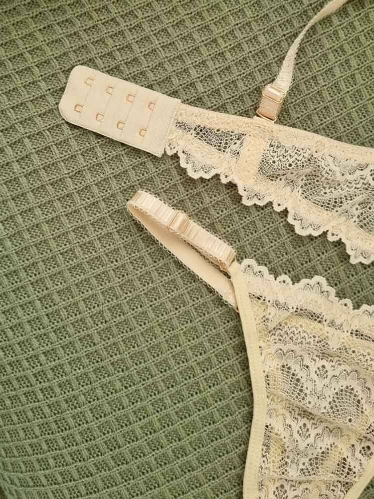 ست شورت و سوتین نباتی اسفنجی گیپوری مکسوریا کد 3033 با سوتین فنردار و شورت بکلس