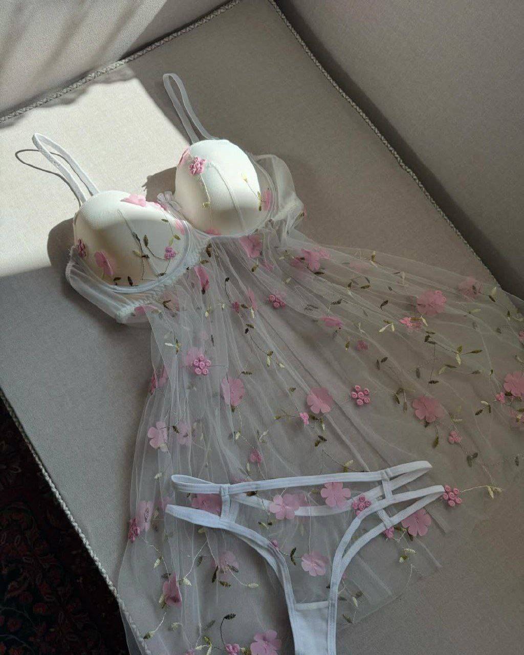 لباس خواب کاپدار بهاری گلدوزی شده مکسوریا M14